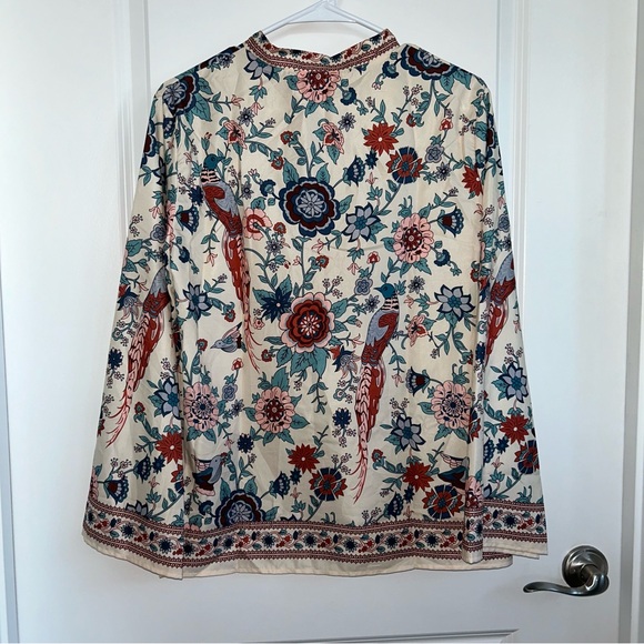 NWOT Off white boho style bell sleeved with 5 button Size Large - Picture 4 of 5